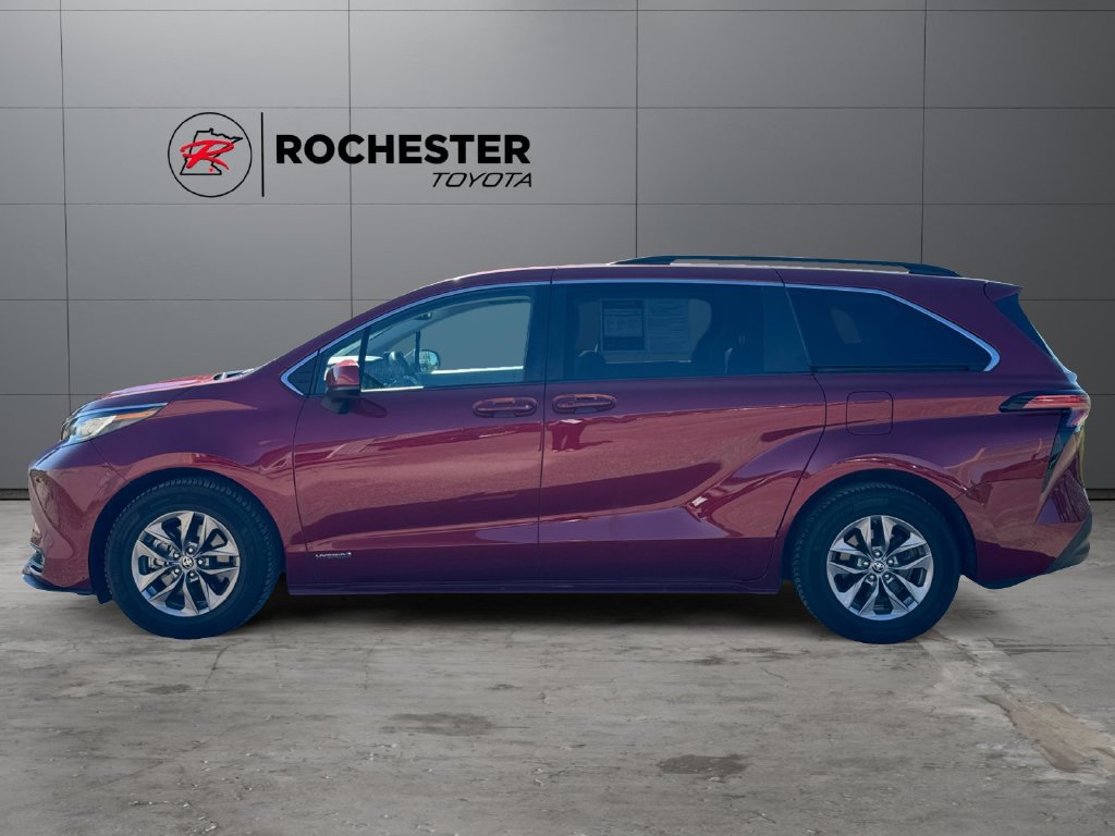 Used 2021 Toyota Sienna LE w/ LE Plus Package AWD/4WD image 2