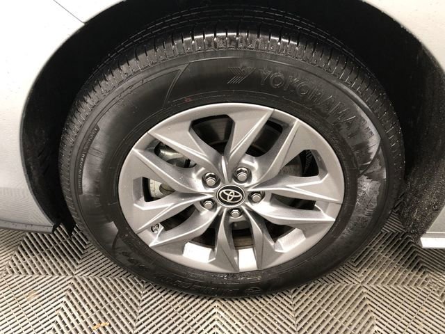 Used 2023 Toyota Sienna XLE AWD/4WD image 28