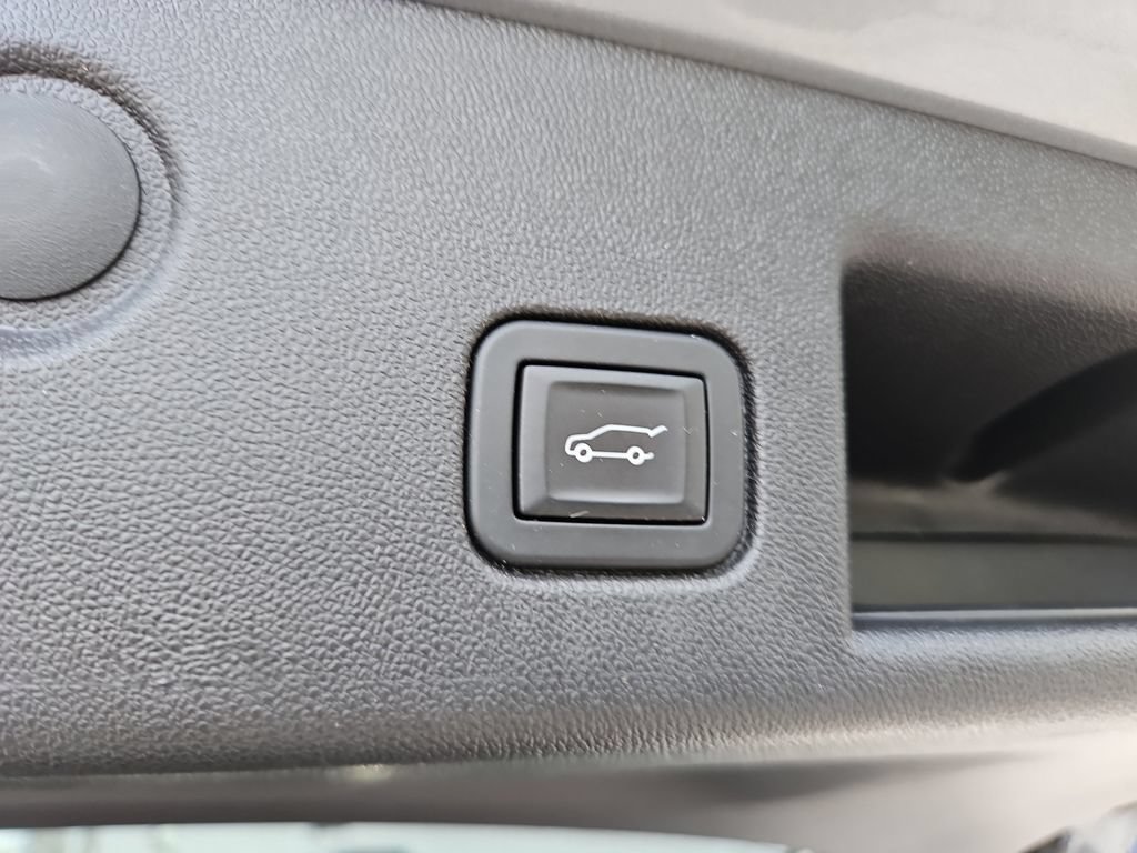Used 2024 Chevrolet Equinox LT FWD image 12