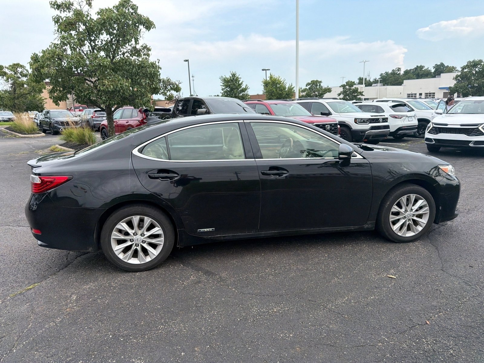 Used 2015 Lexus ES 300h w/ Navigation System Package FWD image 17