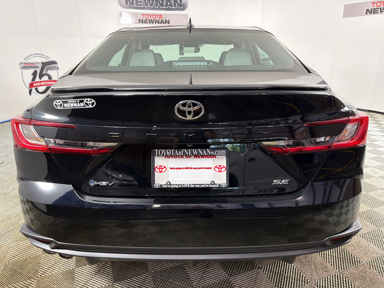 Used 2025 Toyota Camry SE FWD image 4