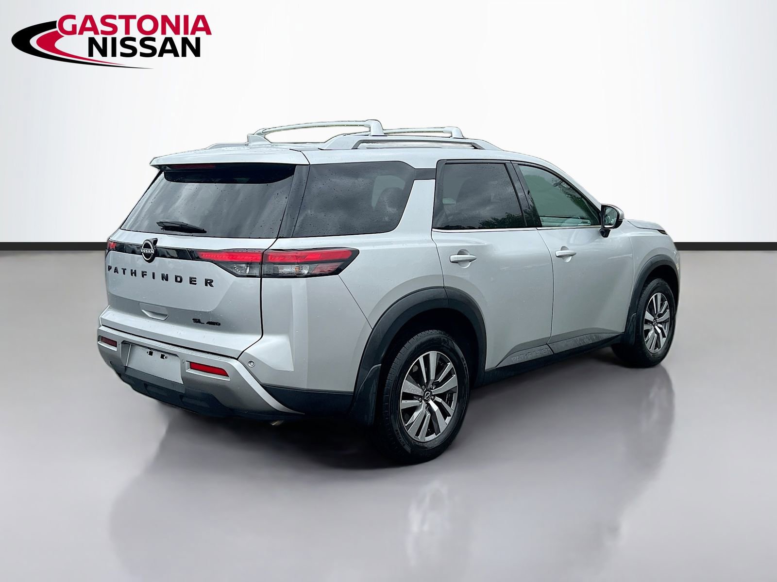 Used 2023 Nissan Pathfinder SL w/ Lighting Package (N92) image 9