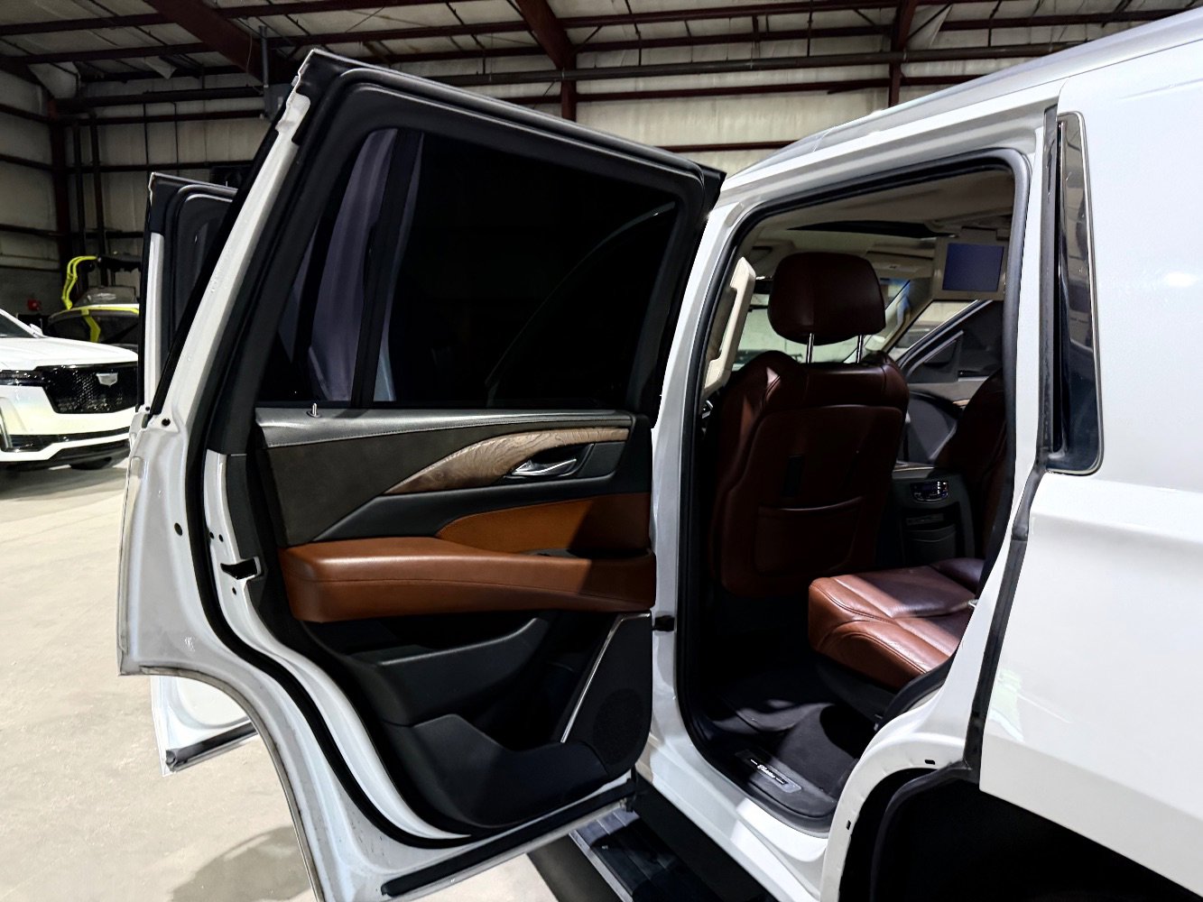 Used 2017 Cadillac Escalade Premium Luxury RWD image 16