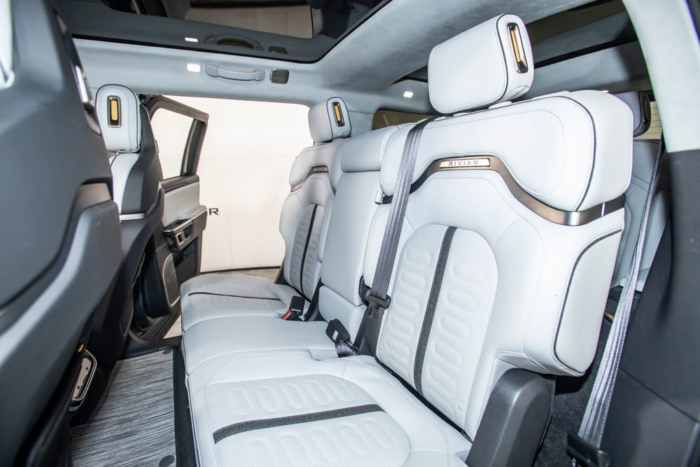 Used 2023 Rivian R1S Adventure image 17