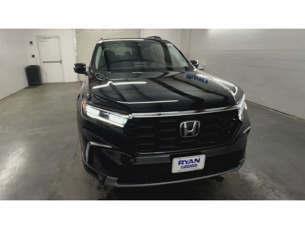 Used 2023 Honda Pilot Touring image 3
