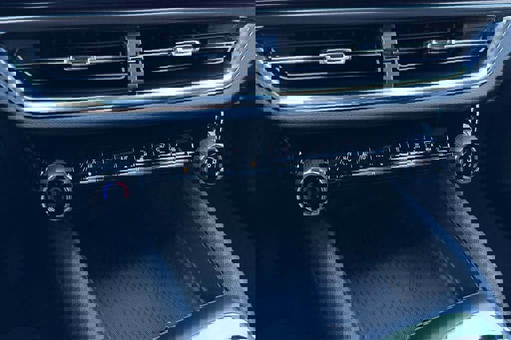 New 2026 Chevrolet Equinox EV LT w/ LPO, Blackout Package image 21