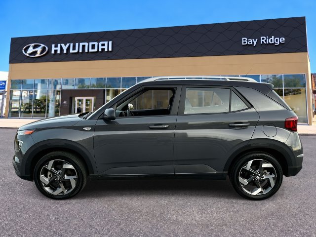 Used 2025 Hyundai Venue Limited FWD image 8
