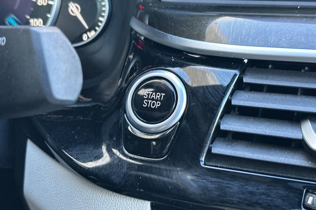 Used 2019 BMW 530e w/ M Sport Package image 24