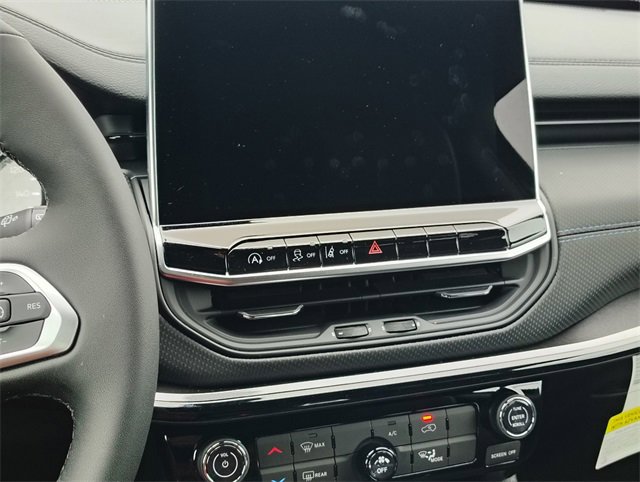 New 2026 Jeep Compass Latitude image 22