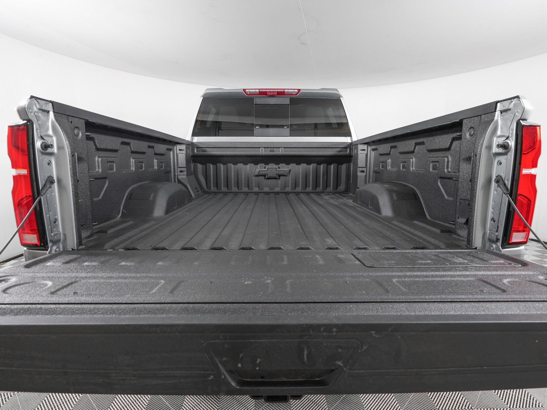 Used 2025 Chevrolet Silverado 2500 ZR2 w/ Technology Package image 7