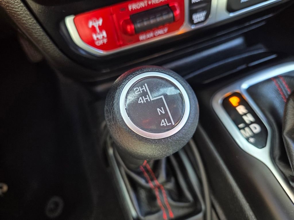 Used 2022 Jeep Wrangler Unlimited Rubicon w/ LED Lighting Group AWD/4WD image 26