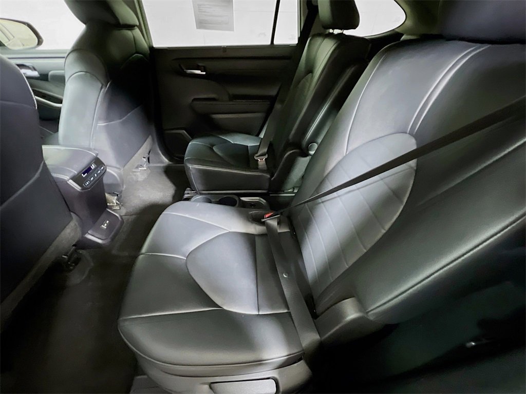 Certified 2024 Toyota Highlander XLE image 23