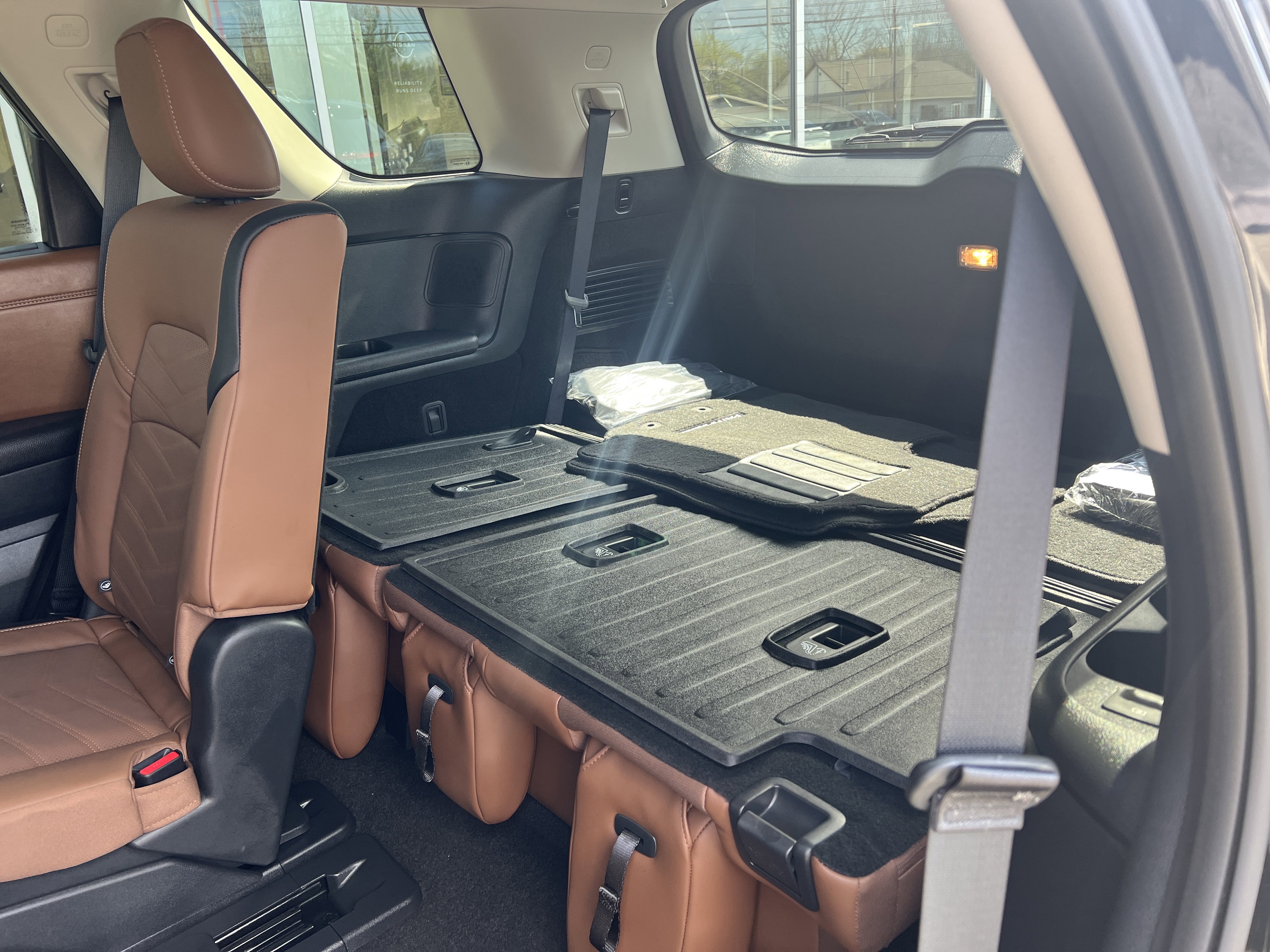Used 2025 Nissan Pathfinder Platinum w/ Cargo Package AWD/4WD image 7
