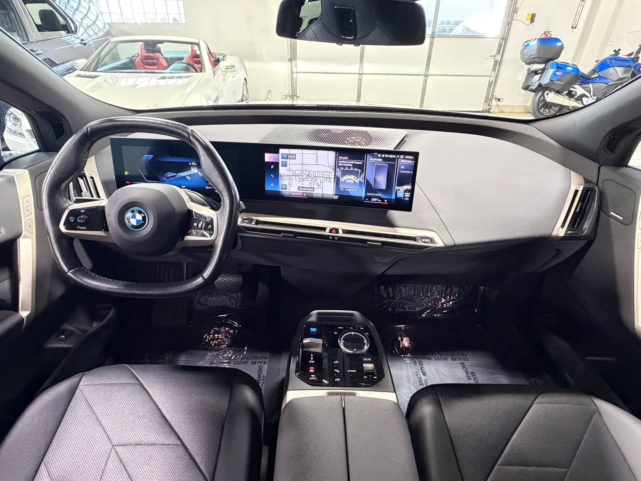 Used 2022 BMW iX xDrive50 w/ Premium Package AWD/4WD image 2
