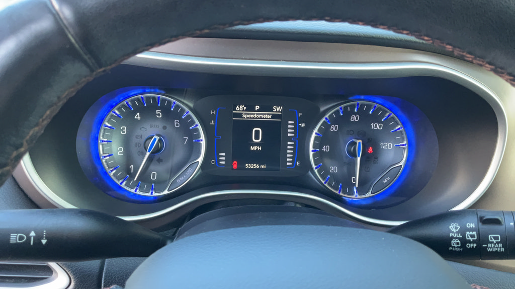 Used 2019 Chrysler Pacifica Touring Plus w/ Cold Weather Group FWD image 18