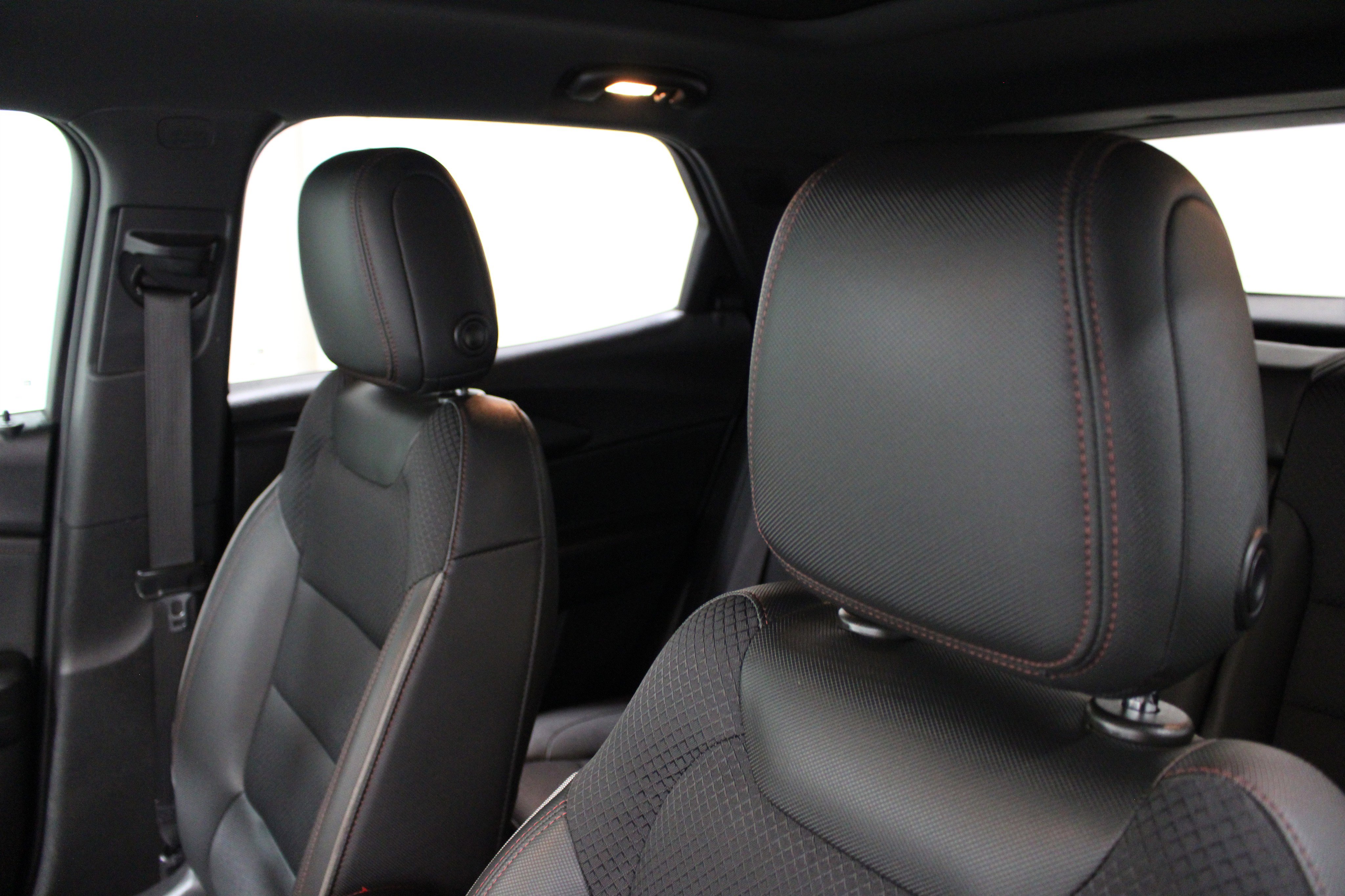 Used 2022 Chevrolet TrailBlazer RS w/ Sun and Liftgate Package image 4