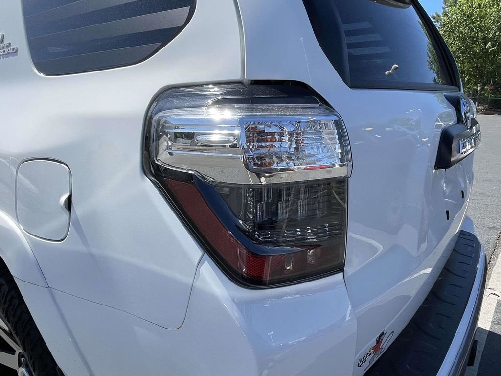 Used 2023 Toyota 4Runner TRD Off-Road Premium w/ Moonroof Package AWD/4WD image 17