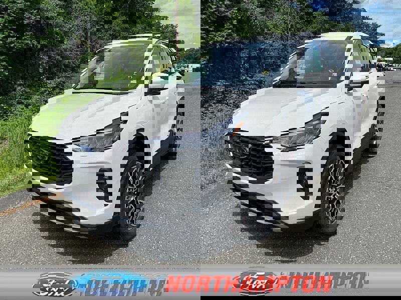 New 2025 Ford Escape SE