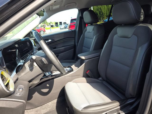 Used 2025 Chevrolet Trax LT w/ Driver Confidence Package FWD image 14
