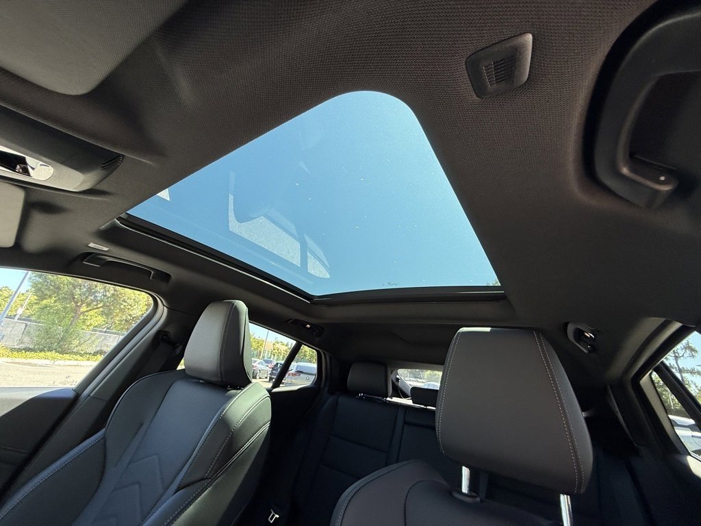 Used 2025 BMW X2 xDrive28i w/ Technology Package image 22