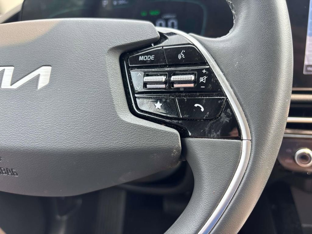 Used 2023 Kia Niro EX image 17