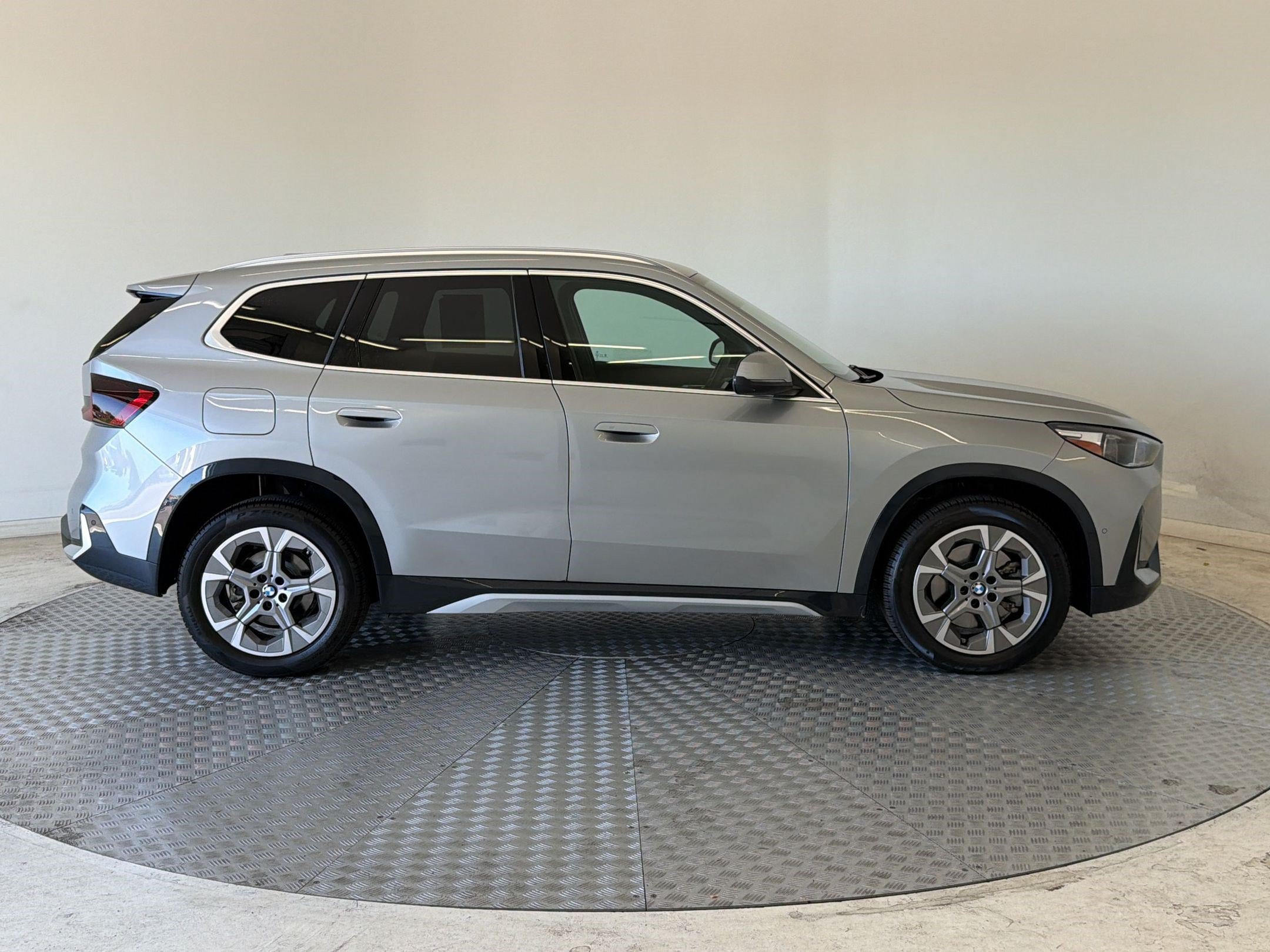 Used 2025 BMW X1 xDrive28i w/ Premium Package AWD/4WD image 8