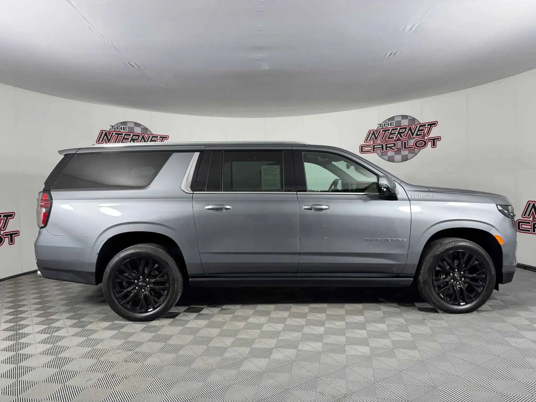 Used 2021 Chevrolet Suburban High Country w/ Premium Package AWD/4WD image 8