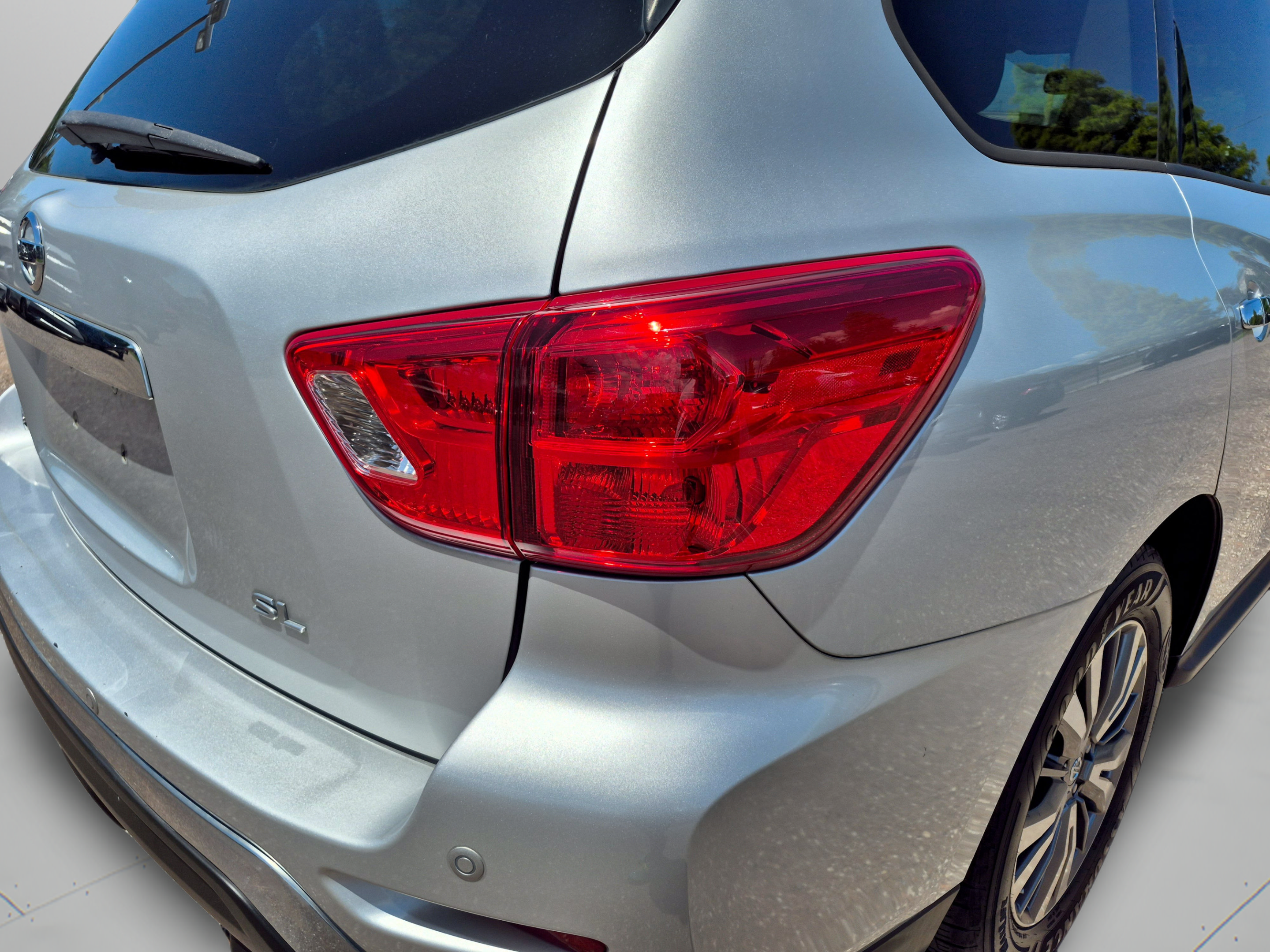 Used 2019 Nissan Pathfinder SL FWD image 38