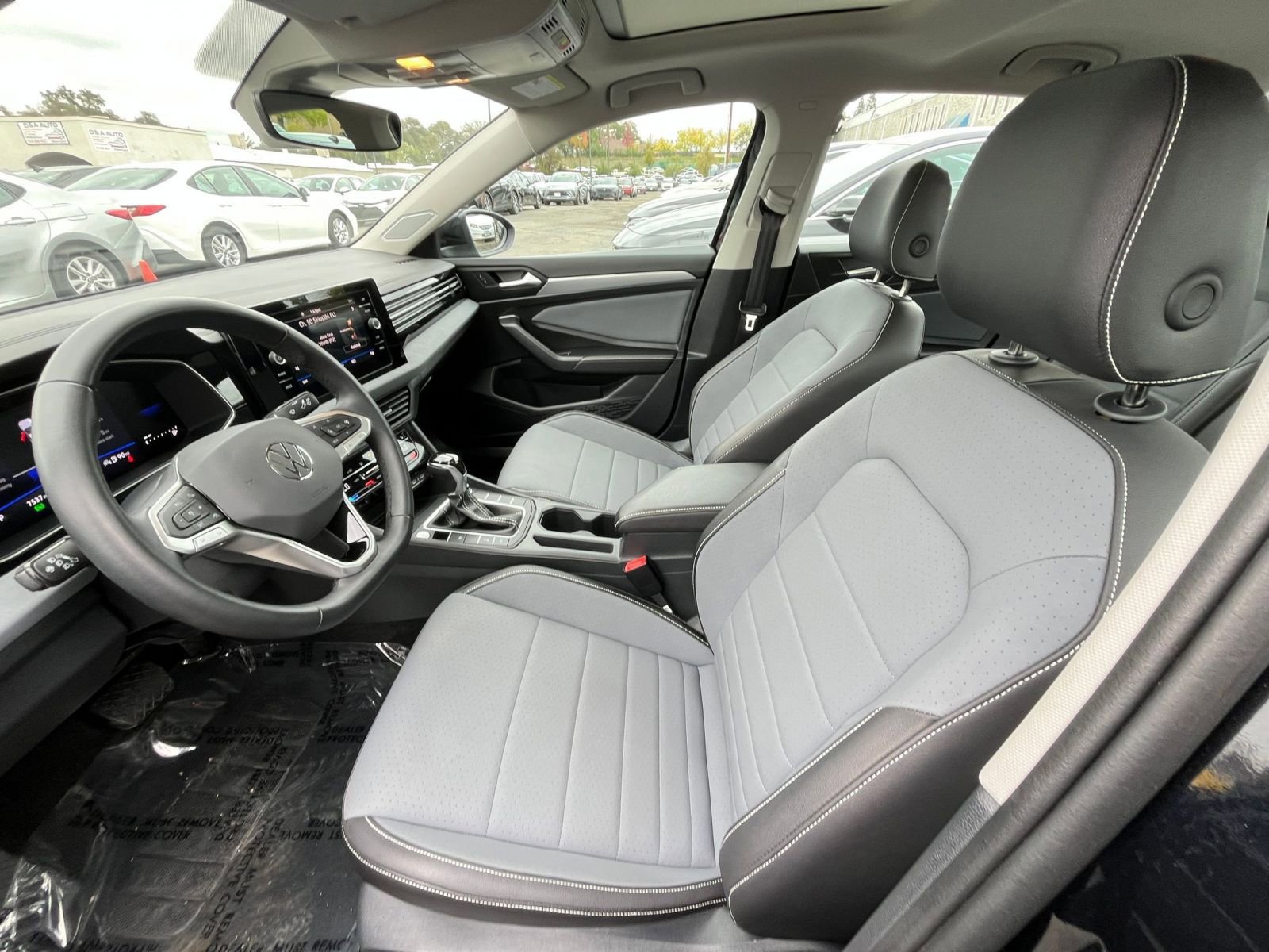 Used 2025 Volkswagen Jetta SE image 25