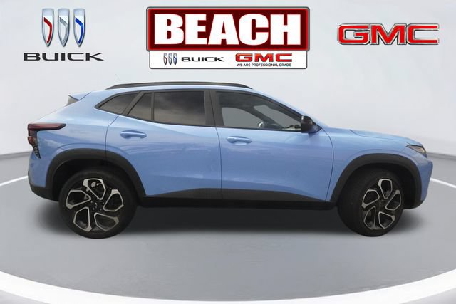 Used 2024 Chevrolet Trax RS w/ Sunroof Package FWD image 2