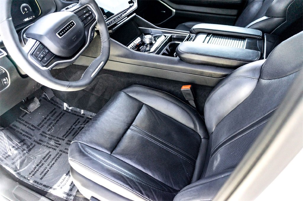 Used 2023 Jeep Wagoneer 4WD image 14