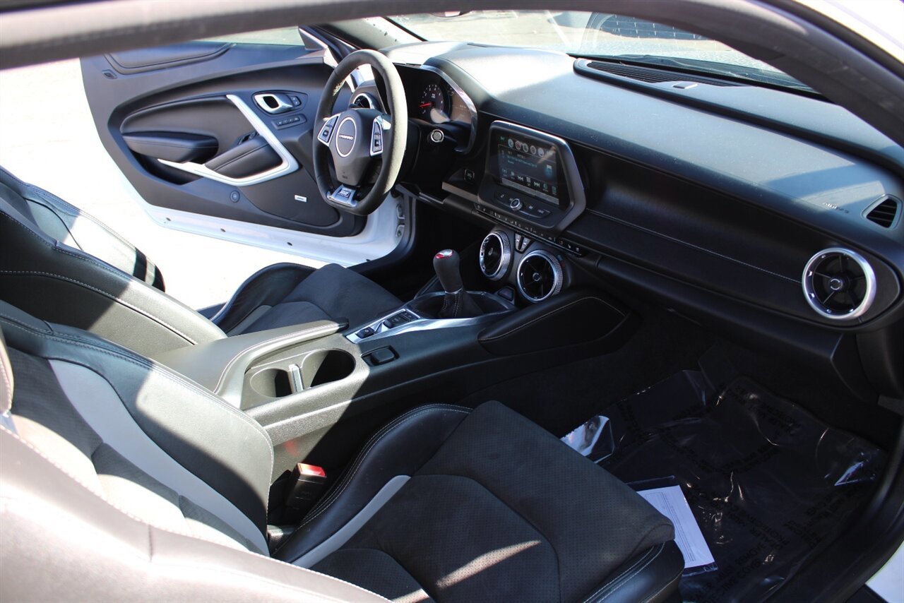Used 2018 Chevrolet Camaro SS RWD image 24