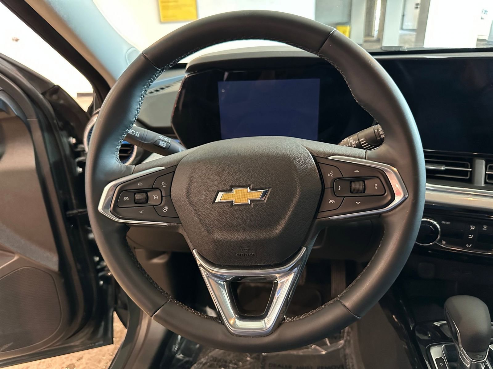Used 2025 Chevrolet Trax LT w/ LT Convenience Package image 27