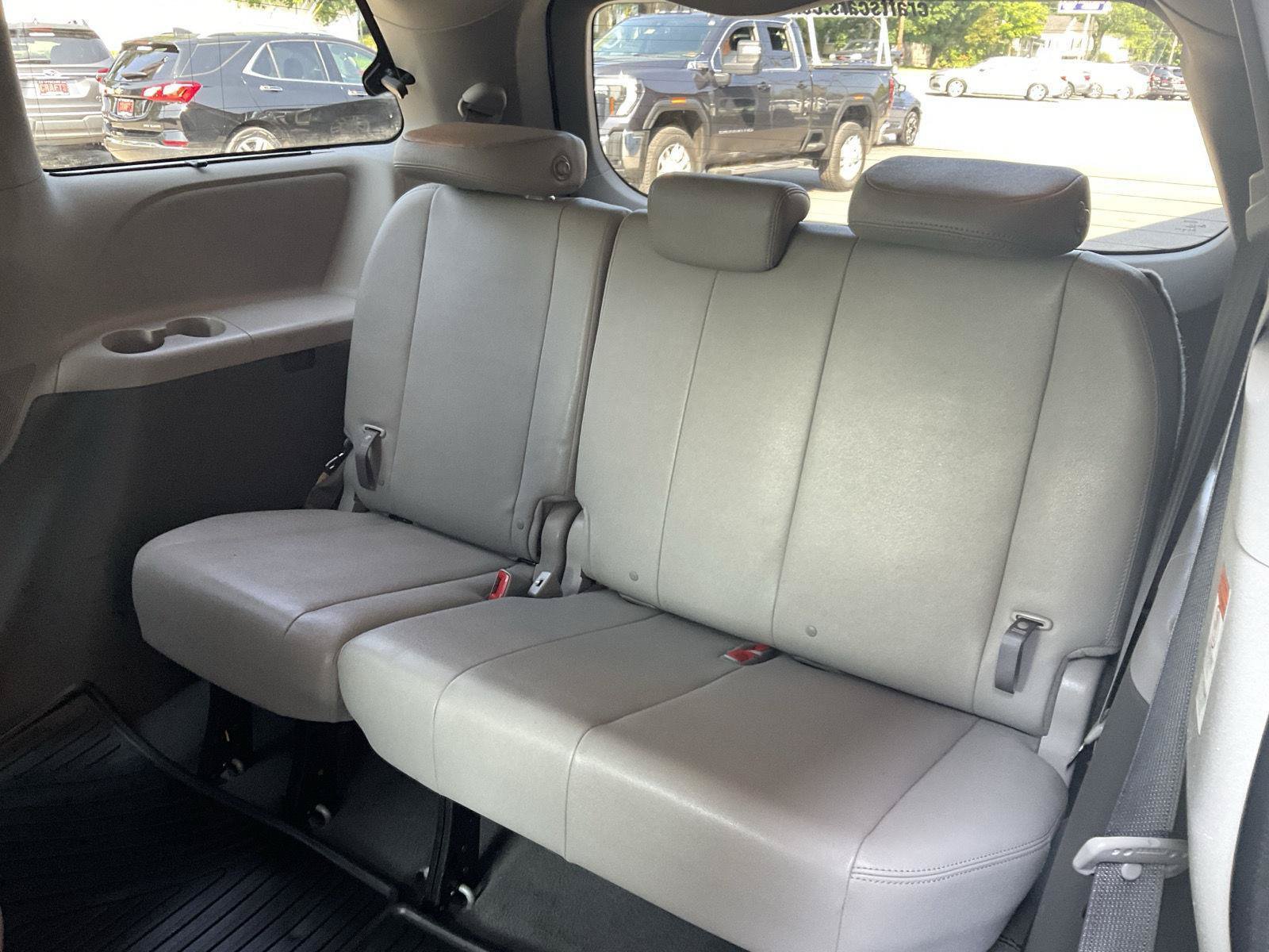 Used 2020 Toyota Sienna XLE Premium AWD/4WD image 13