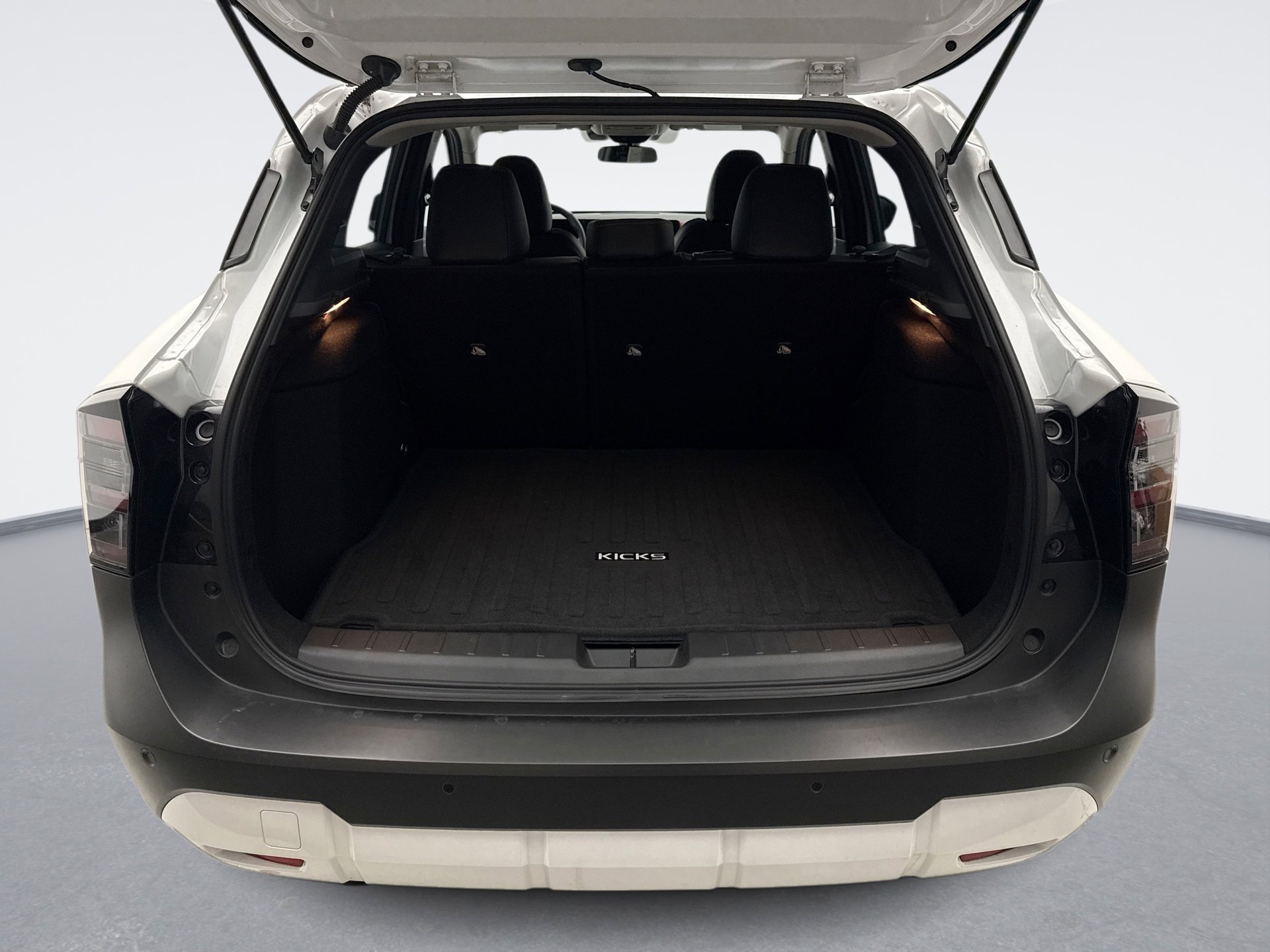 Used 2025 Nissan Kicks SR image 21