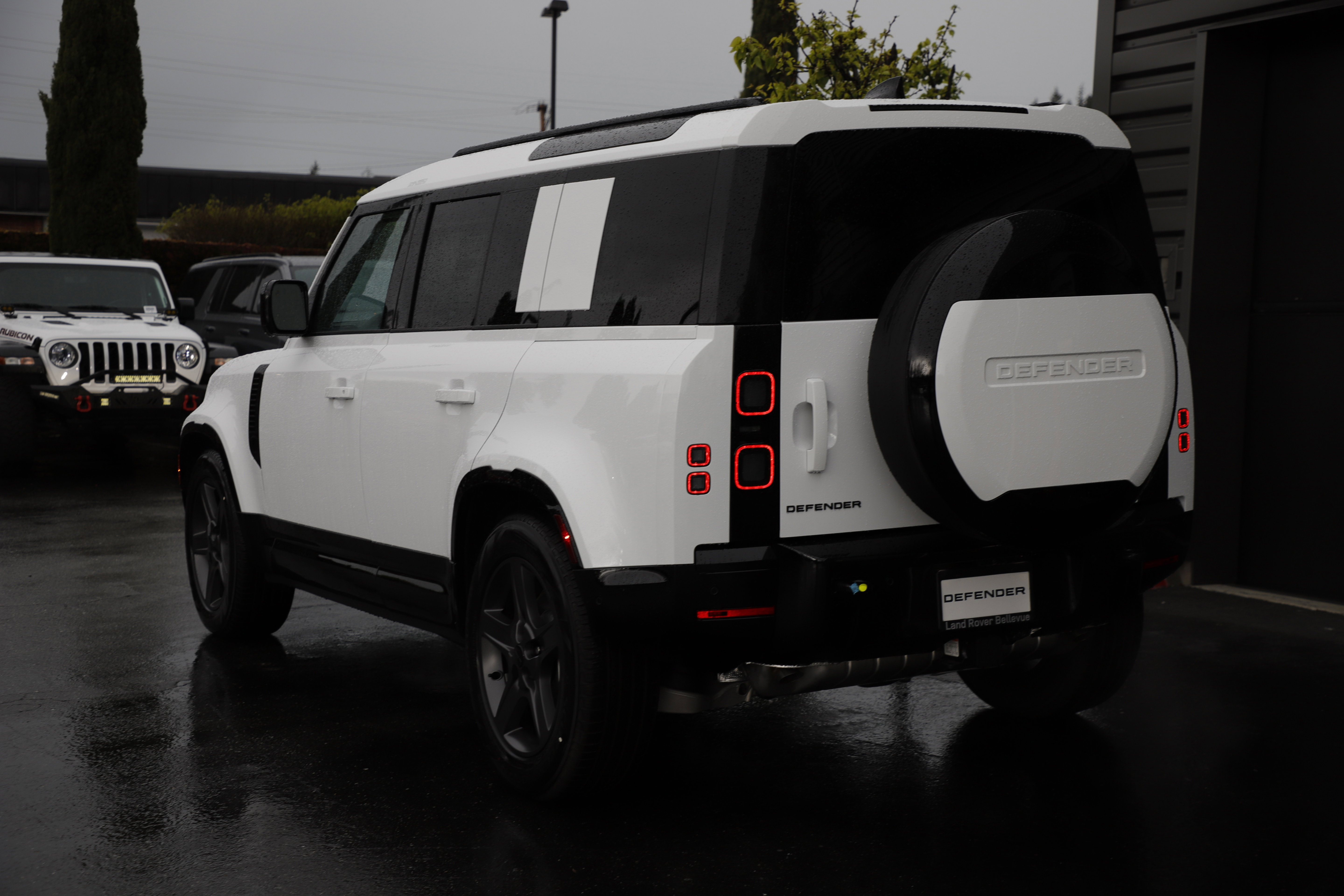 New 2026 Land Rover Defender 110 X-Dynamic SE image 4