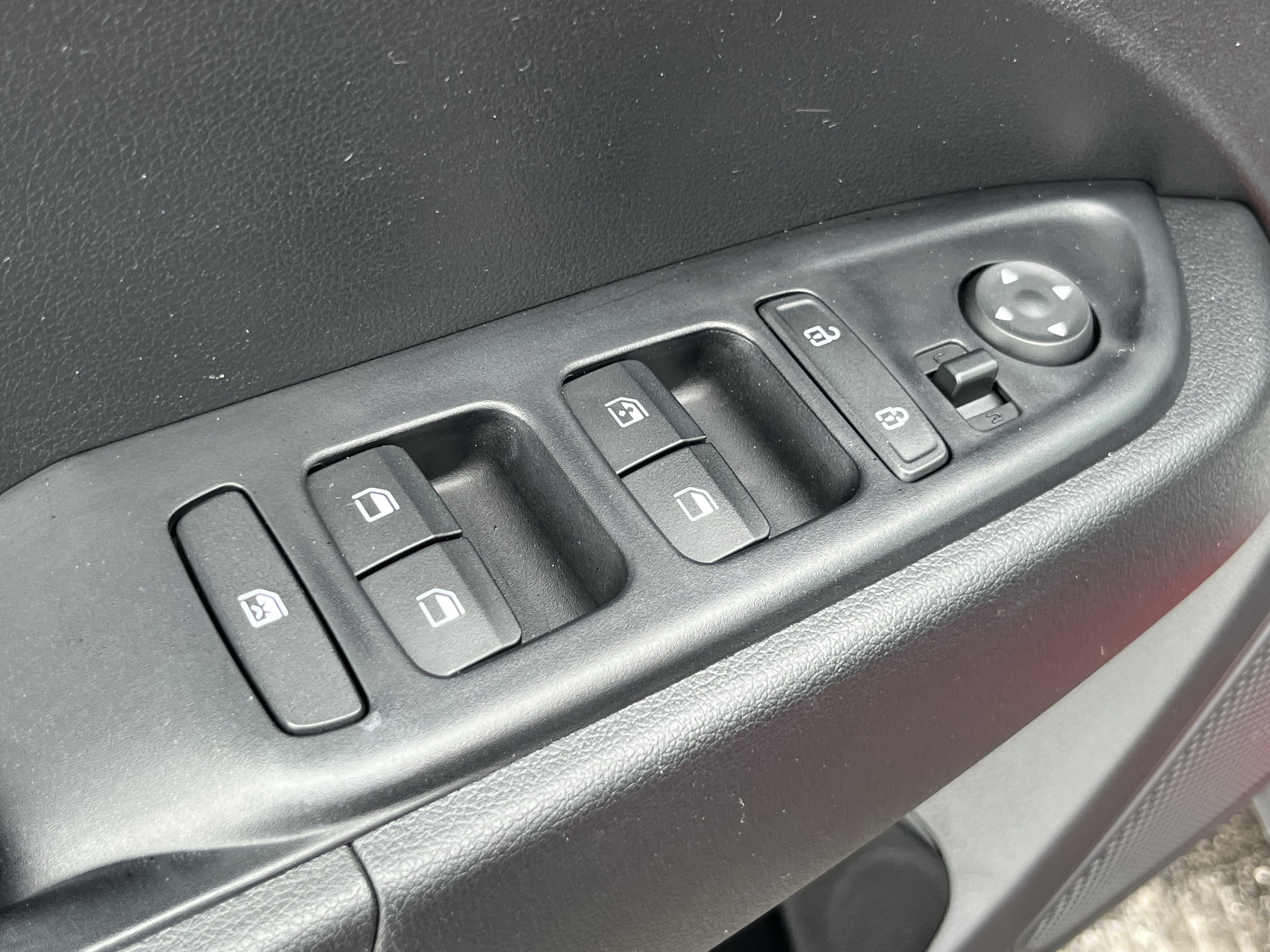 Used 2022 Hyundai Venue SEL image 59