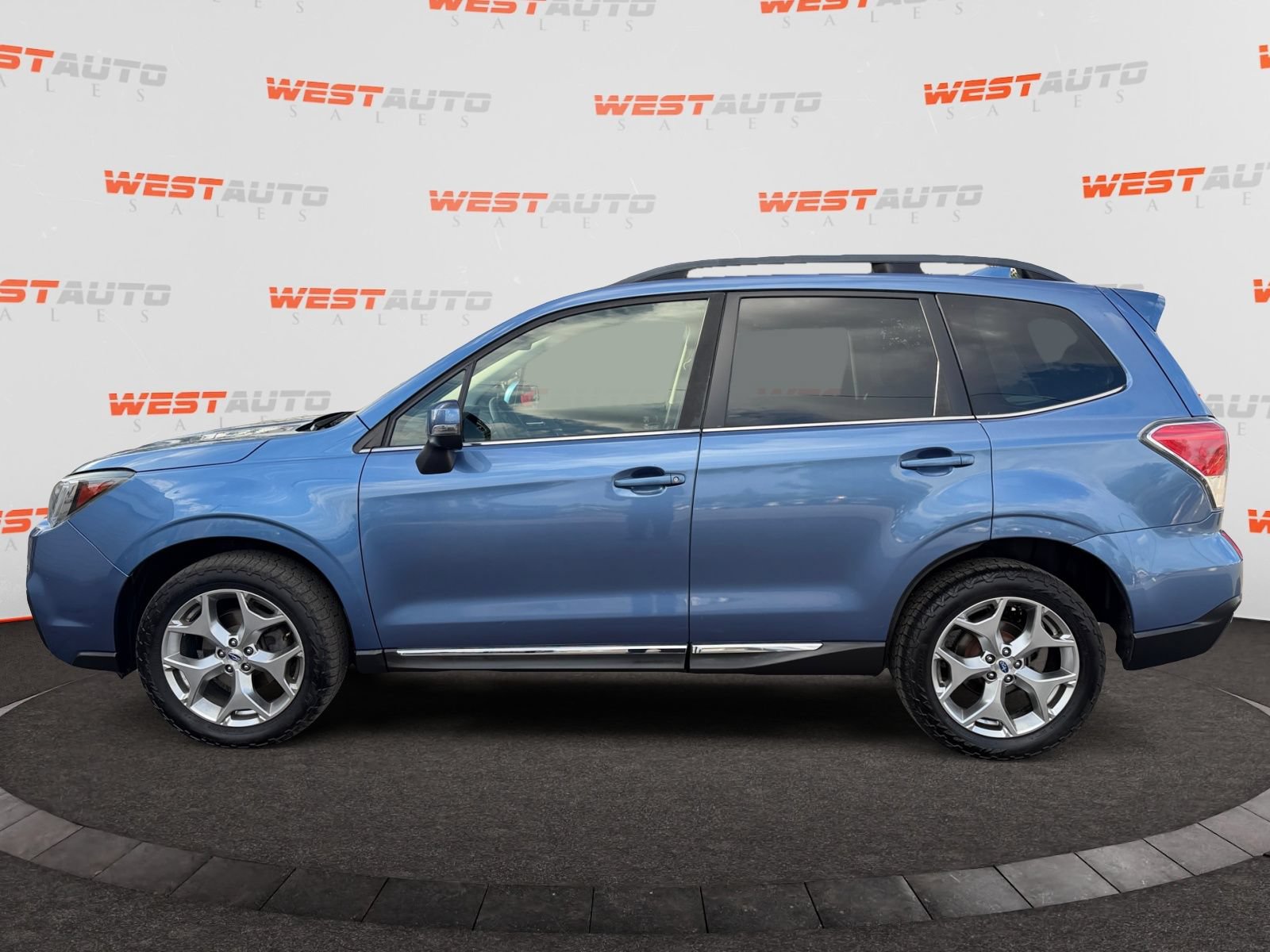 Used 2018 Subaru Forester 2.5i Touring w/ Popular Package #2 AWD/4WD image 2