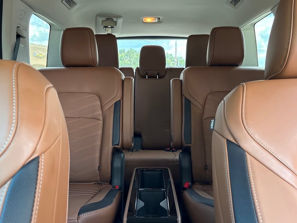 Used 2025 Nissan Pathfinder Platinum FWD image 24