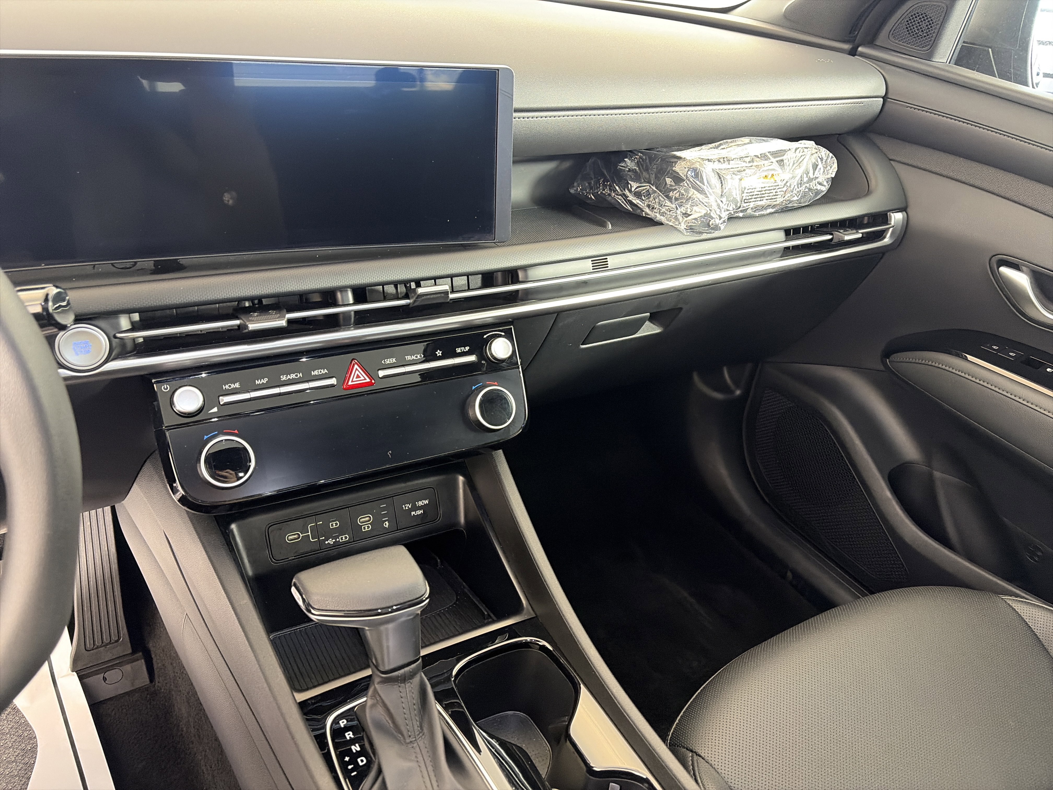 Certified 2025 Hyundai Santa Cruz SEL image 4