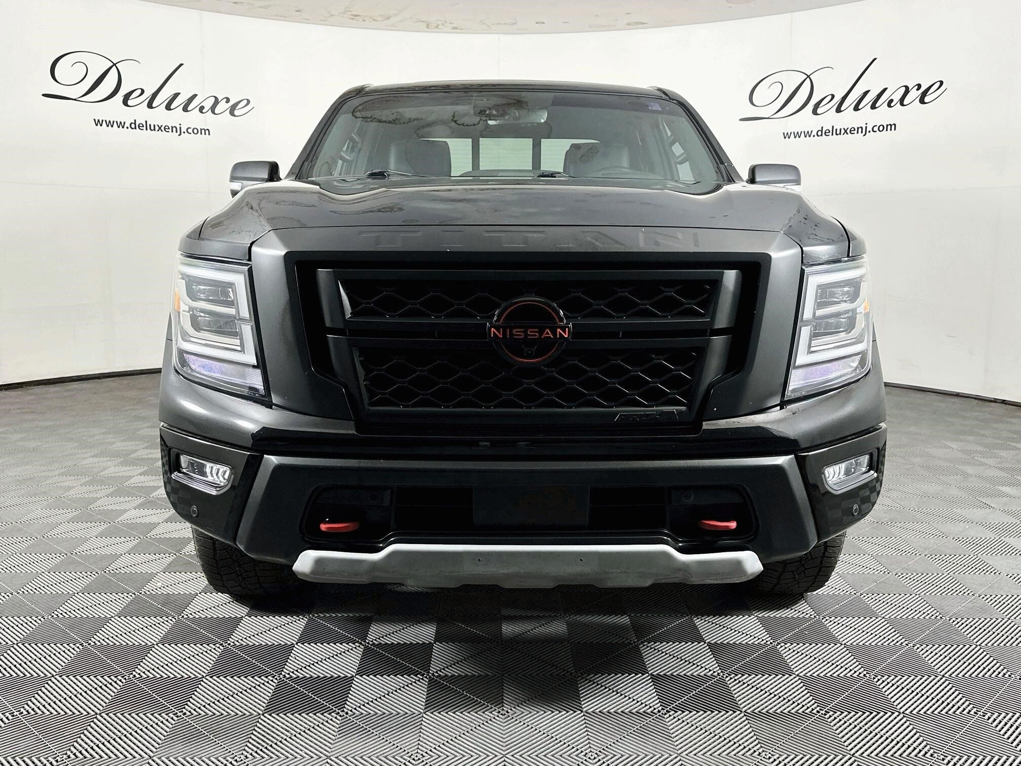 Used 2023 Nissan Titan PRO-4X w/ Pro-4x Convenience Package AWD/4WD image 2