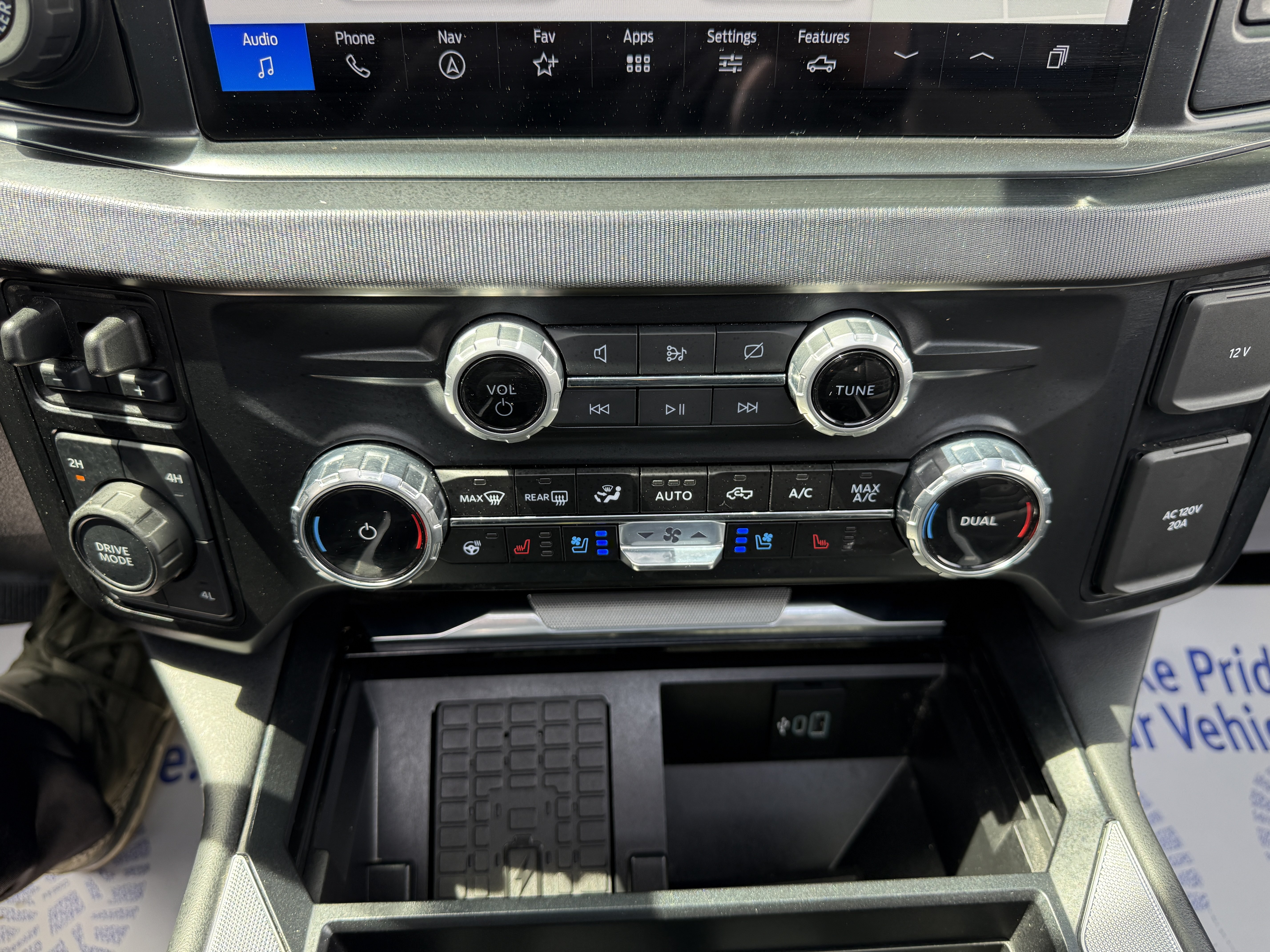 Used 2024 Ford F450 Platinum w/ FX4 Off-Road Package AWD/4WD image 22