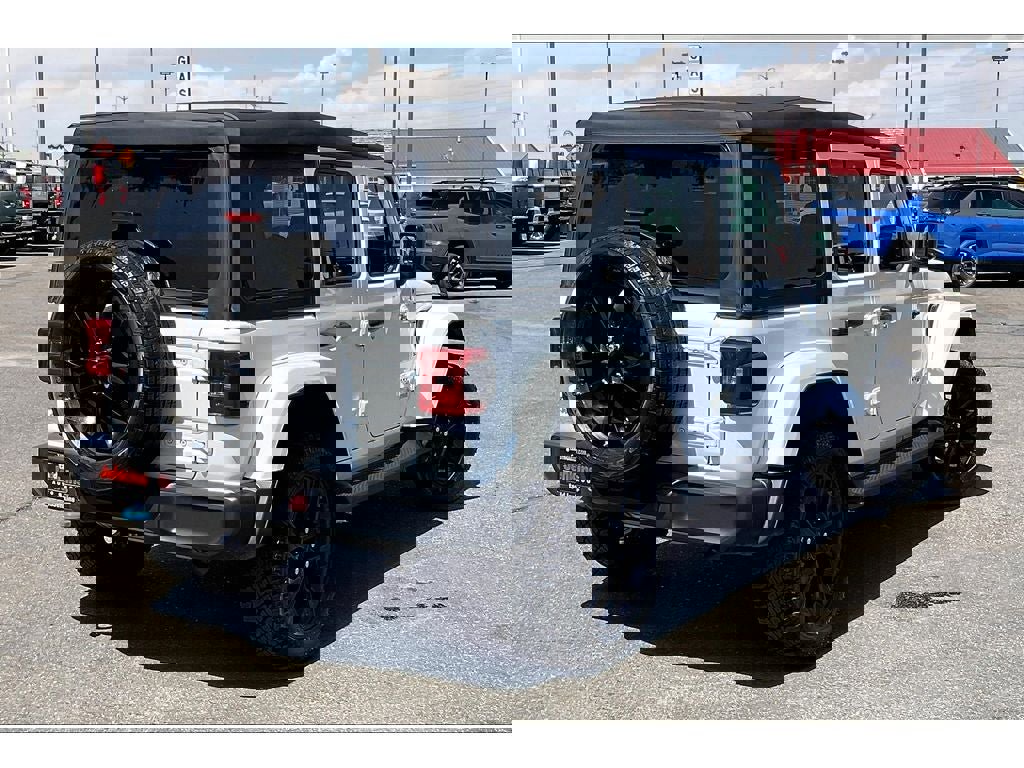 Used 2022 Jeep Wrangler Unlimited Sahara image 14