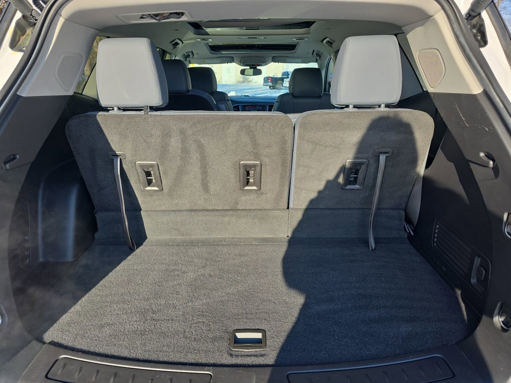 Used 2021 Buick Enclave Essence image 13