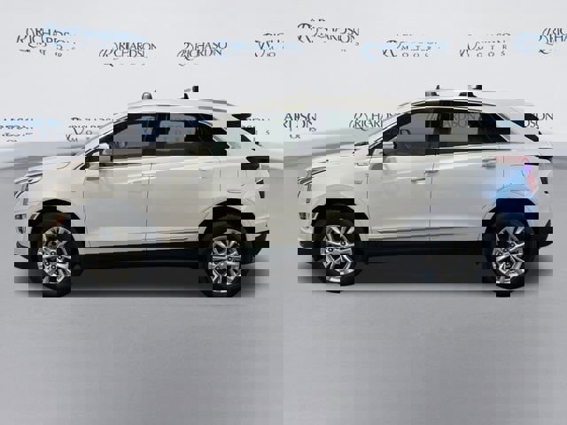 New 2026 Cadillac XT5 Luxury image 2