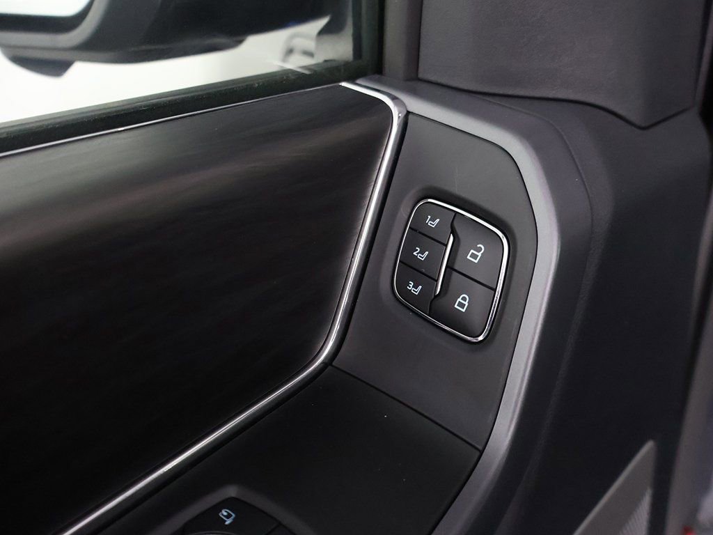 Used 2025 Ford F150 Lightning Lariat image 39