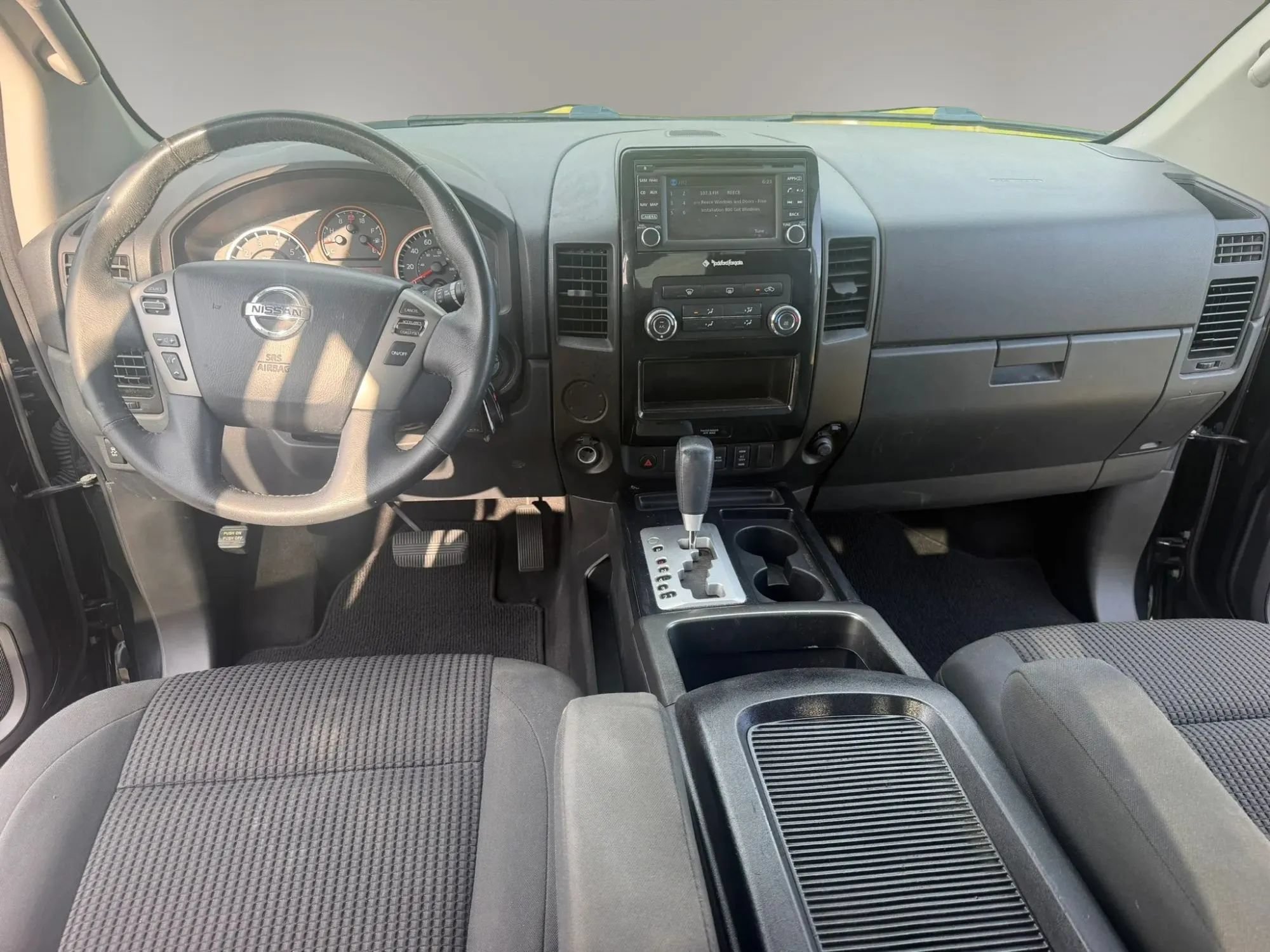 Used 2015 Nissan Titan SV w/ SV Value Truck Package RWD image 11