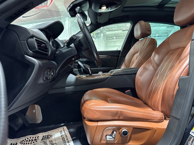 Used 2021 Maserati Levante GranLusso image 12