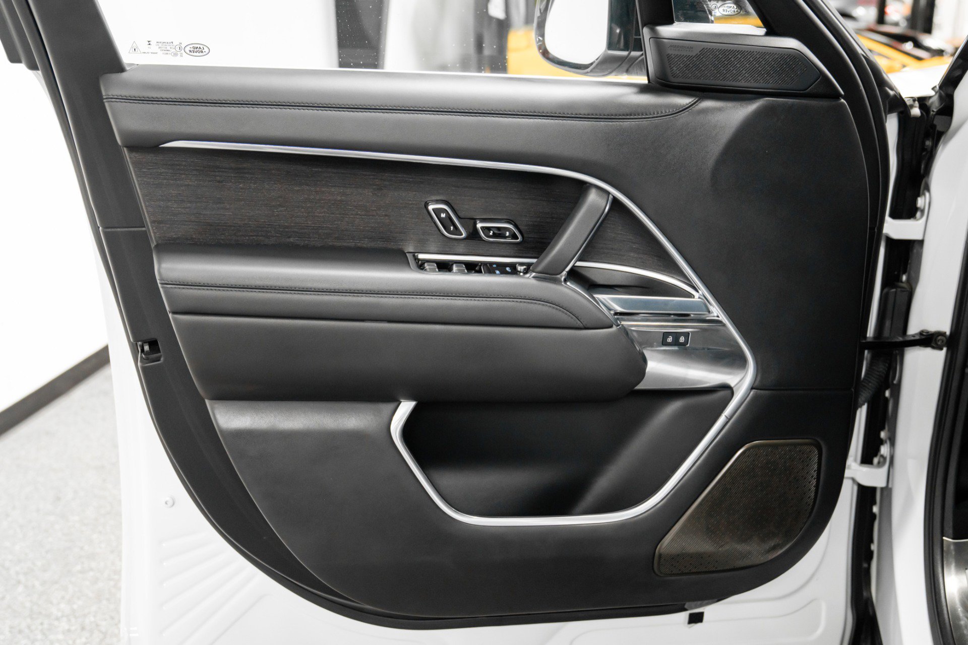 Used 2024 Land Rover Range Rover Autobiography image 36