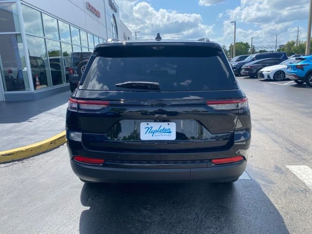 Used 2025 Jeep Grand Cherokee Limited w/ Luxury Tech Group II RWD image 8